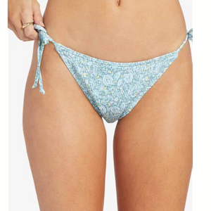 PRETTY PAISLEY